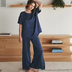 Lunya Washable Silk Tee Pant Set in Navy L/XL